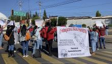 Maestros manifestándose frente al SNTE