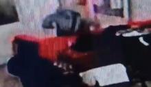 Llegaron en una camioneta y uno de ellos entró a la oficina para hacerse del dinero que había en caja