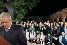 AMLO lamenta masacre de Salvatierra, pero vuelve a involucrar a las víctimas con las drogas