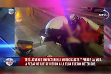 Tres jóvenes impactaron a motociclista, y pierde la vida