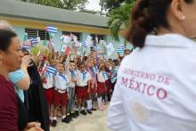 México dona tractores a Cuba; “candil de Cuba, oscuridad de México”, critica oposición