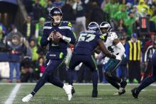 Una intercepción de Julian Love le brindó la victoria a Seattle en los últimos segundos del partido.