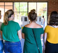 Mujeres y primeros votantes definirán las elecciones en 2024