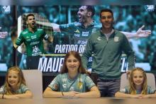 La afición 'esmeralda' coreó el nombre del 'matador' en la presentación de Andrés Guardado.