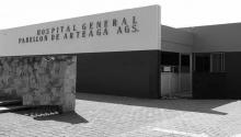 Viajaba en la caja de la camioneta y en una sacudida se fue de espaldas y se golpeó la cabeza