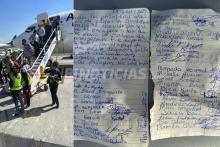 Pasajeros y el AICM se contradicen sobre el hombre que abrió la puerta de emergencia de un avión 