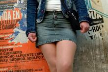 Mujer con mini falda