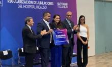 Entrega de cheque simbólico por $7 millones