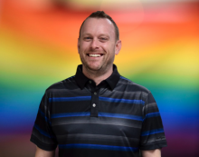 Arrestan a líder del orgullo LGBT en Canadá por delitos sexuales contra niños