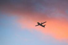 Hallan con vida a cuatro ocupantes del avión ruso accidentado en Afganistán**  Las autoridades afganas informaron el domingo que equipos de rescate lograron localizar con vida a cuatro de los seis ocupantes de un avión ruso que se estrelló en una región montañosa del noreste de Afganistán. La aeronave, un reactor Dassault Falcon 10 registrado en Rusia, se dirigía de la India a Uzbekistán cuando desapareció del radar alrededor de las siete de la tarde del sábado, a la altura de la provincia de Bada