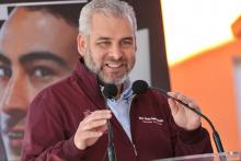 Gobernador de Michoacán ofrece seguridad a precandidatos; "no se involucren con malosos", advierte