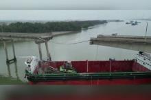 Cinco personas mueren tras el choque de un buque contra un puente, en China