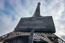 Huelga cierra la Torre Eiffel por quejas de manejos financieros del monumento