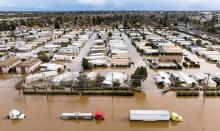 Inundaciones y apagones generan estado de emergencia en California 