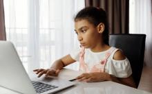 Niña en redes sociales 