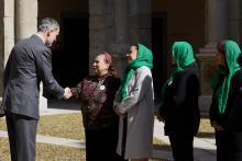 Rey de España entrega premio a familias buscadoras de México