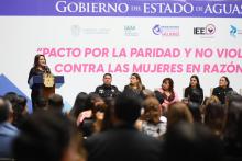 Tere Jiménez en la firma del pacto 