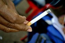 Persona fumando 