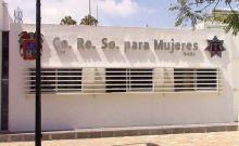 Intentó convencerlo de que vendiera droga para el grupo en el que ella trabaja y ante la negativa lo atacó a "tubazos"