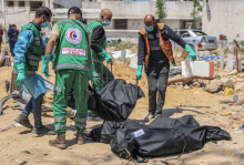 Se han encontrado siete fosas comunes en hospitales de la Franja de Gaza.