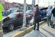 Fuerte choque en Av. Siglo XXI y Gerónimo de la Cueva deja dos lesionados