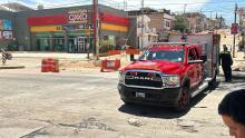 Maquinaria de construcción perforó una tubería de gas natural