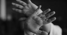 El sentenciado es familiar directo de la menor de edad y se aprovechó de esa confianza