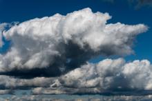 No se descarta bombardeo de nubes