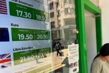 Peso vuelve a caer ante el dólar tras ataque contra Donald Trump