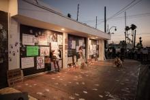 Protestan en casa de la gobernadora Marina del Pilar por feminicidio de Paola