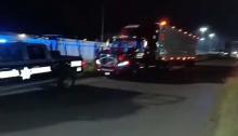 Asegura que sujetos armados y en dos camionetas lo quisieron obligar a detener su marcha