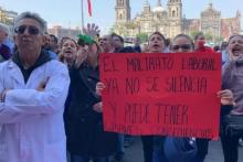 Médicos, enfermeras y demás trabajadores del sector en la Ciudad de México se manifestaron.