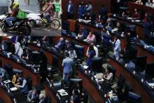 Senado aprueba reforma laboral para repartidores por aplicación.
