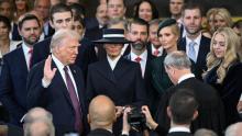 Trump jurando