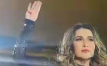 Alicia Villarreal hace señal de auxilio en concierto