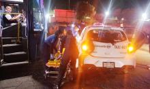 Llevaba a una mujer como pasajera y la cual por fortuna no sufrió heridas tras el choque