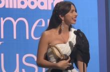 Ángela Aguilar se desahoga en su discurso al recibir un premio Billboard Women in Music