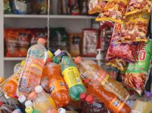 Padres de familia respaldan prohibición de comida chatarra en escuelas 