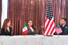 Tere Jiménez con autoridades de Arizona