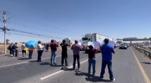 Vecinos de Urbi Villas del Vergel bloquean 45 Norte 