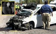Tras impactar dos postes de alumbrado público, el auto dio varias volteretas y la conductora salió expulsada de la unidad