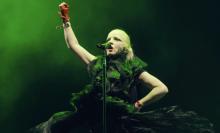 Shirley Manson de Garbage envía mensaje de apoyo a Claudia Sheinbaum