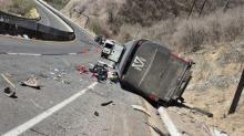 Se accidenta autobús de Memo Garza en la carretera 