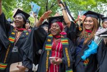 El gobierno de Estados Unidos amenaza a Harvard con vetar a estudiantes extranjeros