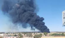 Decenas de llantas de desperdicio fueron consumidas por el fuego