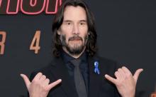 Autoridades de Chile entregan relojes que habían sido robados a Keanu Reeves