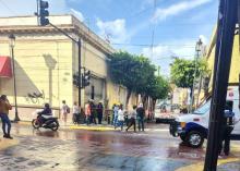 Transformador de la CFE explota en el Centro Histórico de León
