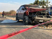 Madre de familia pierde a otro de sus hijos en brutal choque entre una camioneta y la moto de su hijo