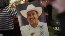 Asesino de Carlos Manzo murió de un tiro con su misma arma