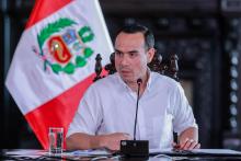 Presidente de Perú amaga con allanar la embajada de México 